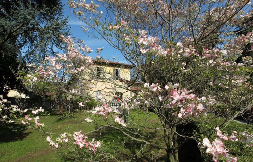 Parco di Villa Inzoli Lurago Marinone sulle strade del Parco Pineta di Appiano Gentile e Tradate PinetaBike